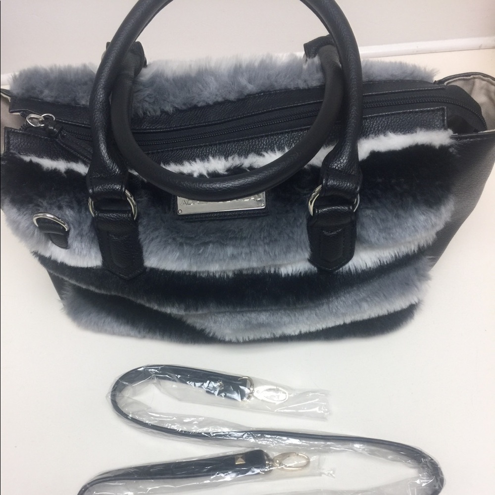 ADRIENNE LANDAU / Faux Fur - Picture 3 of 5